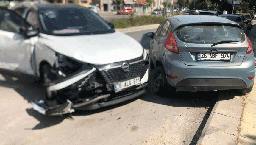 Eskişehir’de korkutan kaza: Önüne ne geldiyse çarptı