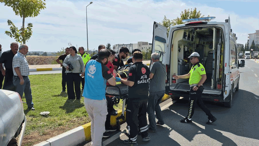 Adıyaman'da iki otomobil çarpıştı: 3 yaralı