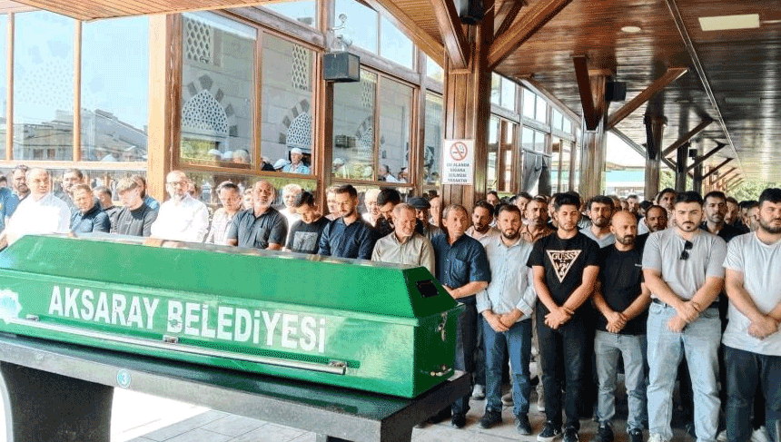 Aksaray'da beşinci kattan düşerek hayatını kaybeden genç kız son yolculuğuna uğurlandı