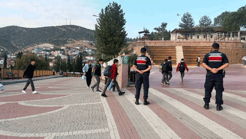 Bilecik’te okul çevrelerinde sıkı denetim: 397 şahıs kontrol edildi