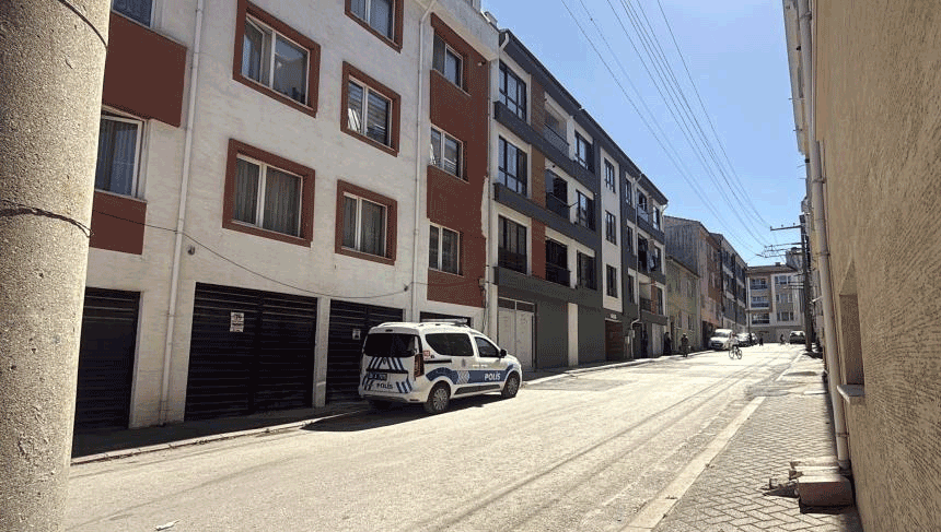 Eskişehir'de 3'üncü kattaki balkondan aşağıya düşen 4 yaşındaki çocuk yaralandı
