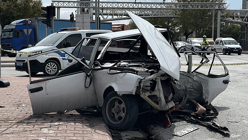 Konya'da otomobiller çarpıştı: 3'ü ağır 4 yaralı