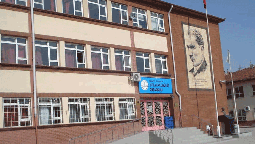 Melahat Ünügür Ortaokulu'nda öğrencinin arkadaşlarına makas çektiği iddiasına açıklama