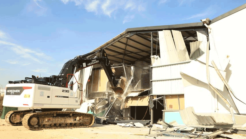 Bursa'da 2 kaçak depo yıkıldı