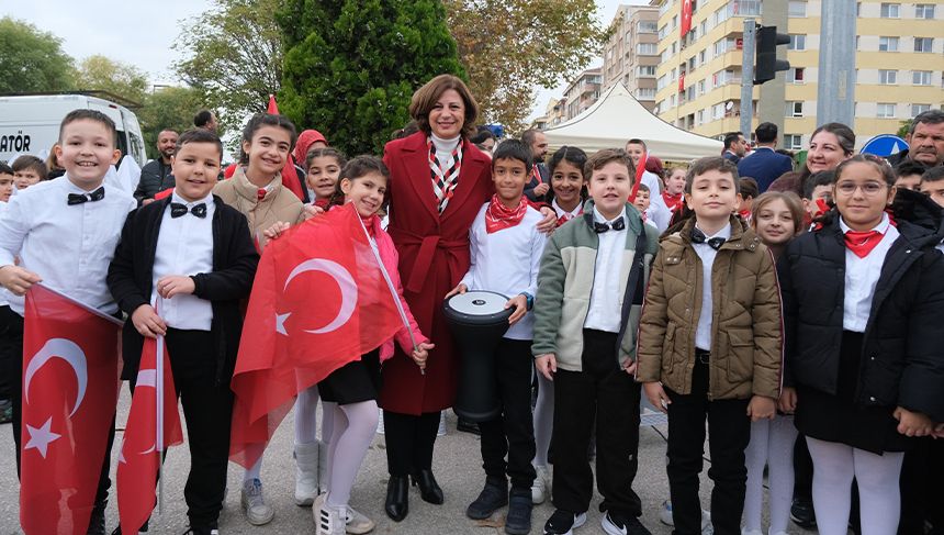 Eskişehir'de Cumhuriyet coşkusu cadde ve sokakları sardı
