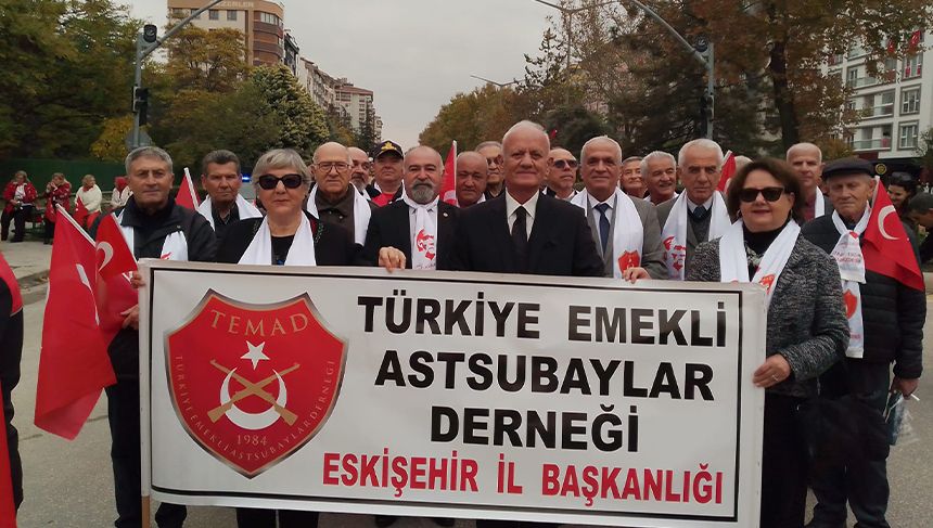 TEMAD Eskişehir İl Başkanlığı üyeleri 29 Ekim geçit töreninde yürüdü