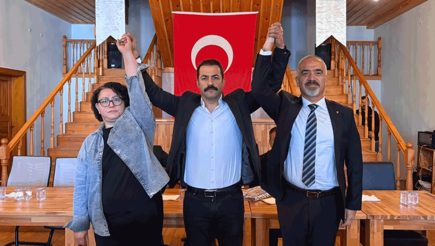 YENİ Parti Seyitgazi'de Selma Sara kaybetti: Yeni başkan Ahmet Ülker